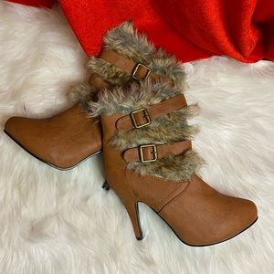 Brown fur buckle boots